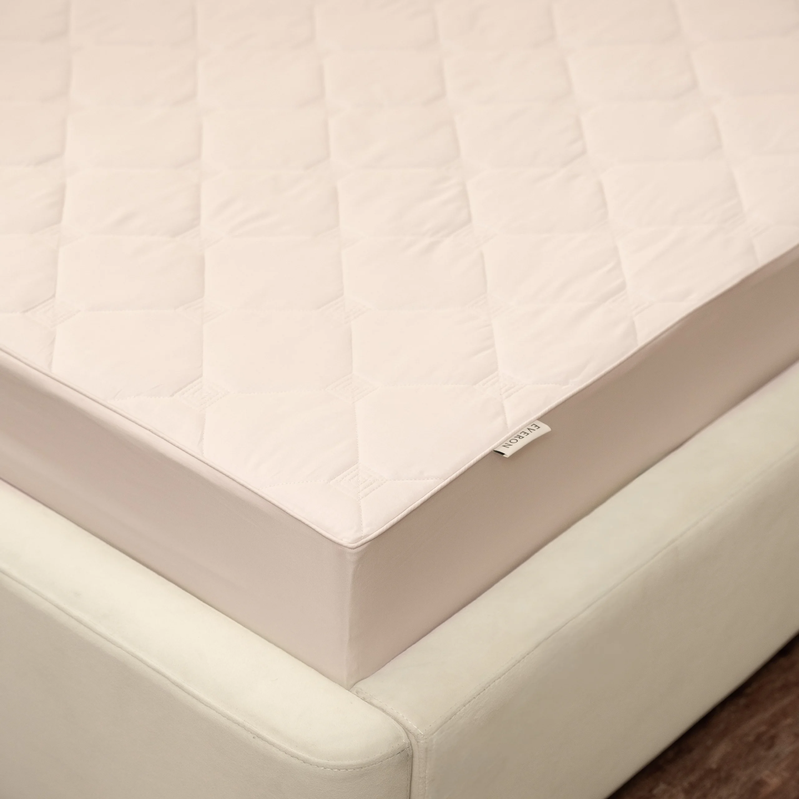 Broderie - ESTMC27003 Broderie - ESTMC27003 - tấm bảo vệ nệm chần kim cương hồng phấn